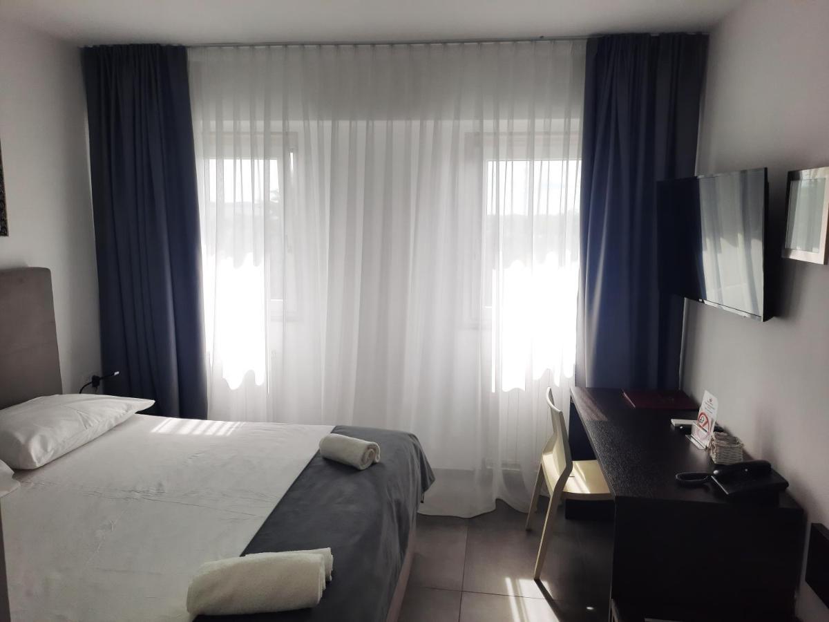 Hotel Prunk 세자나 외부 사진