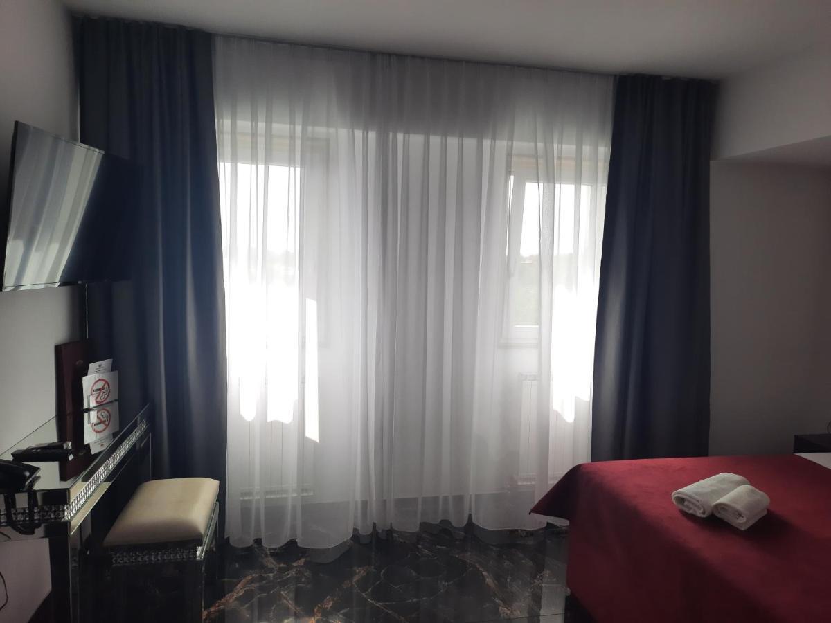 Hotel Prunk 세자나 외부 사진